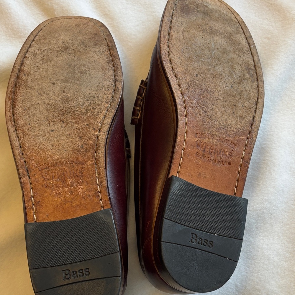Bass Weejuns Leather Loafers. Burgundy. Size 11. - Picture 4 of 9